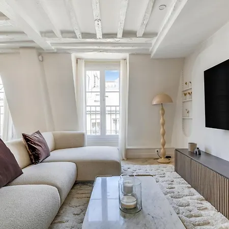 Pick A Flat's In Champs-elysees - Rue Ponthieu Paris