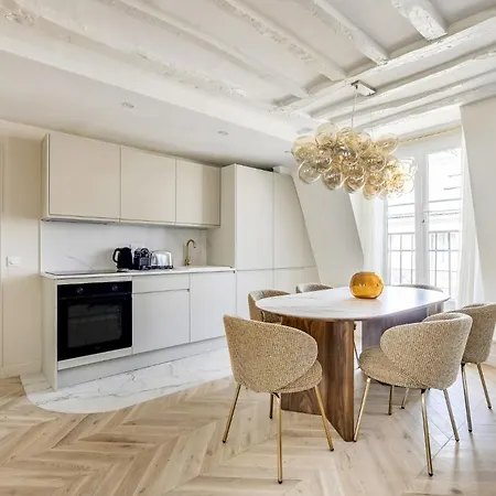 Pick A Flat's In Champs-elysées - Rue Ponthieu