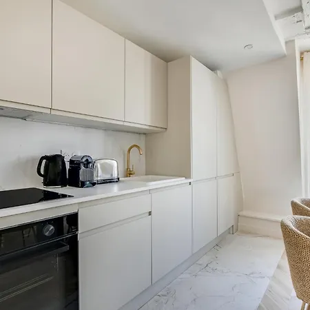 Pick A Flat's In Champs-elysées - Rue Ponthieu *