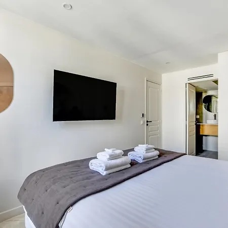 Pick A Flat's In Champs-elysees - Rue Ponthieu
