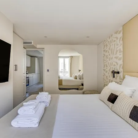 Pick A Flat's In Champs-elysees - Rue Ponthieu *